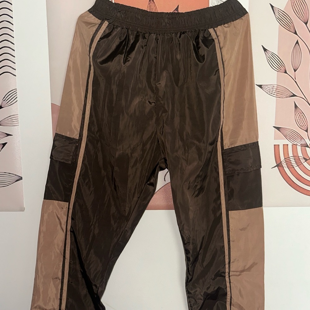 PrettyLittleThing Women’s Cargo Pants in Brown and Tan